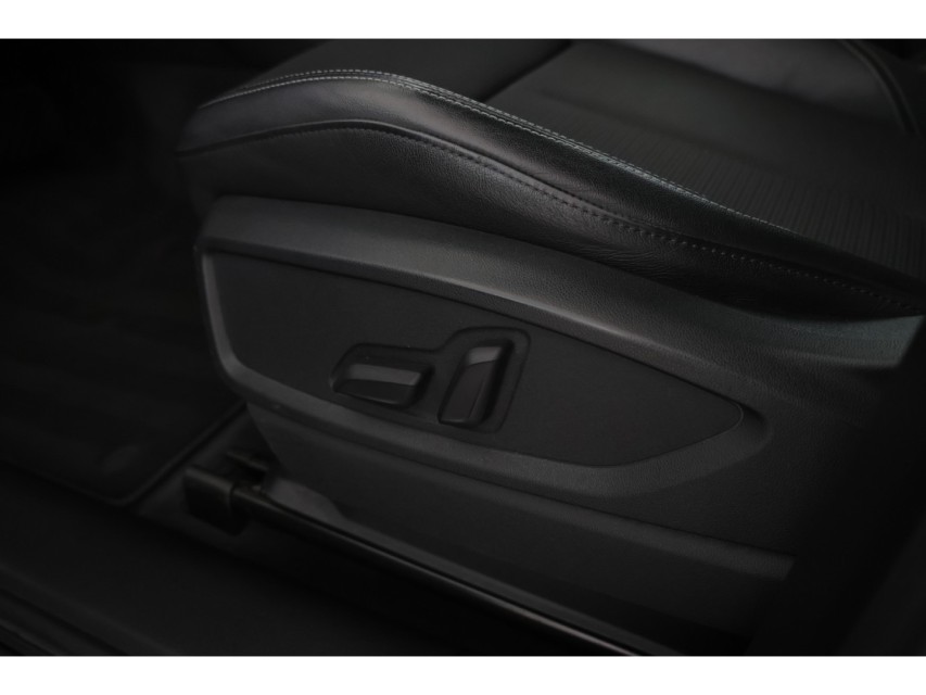 
								Audi Q5 Sportback 55 TFSI e S edition vol									