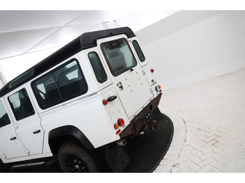 
Land Rover Defender 2.2 TD4110 SW SE vol									