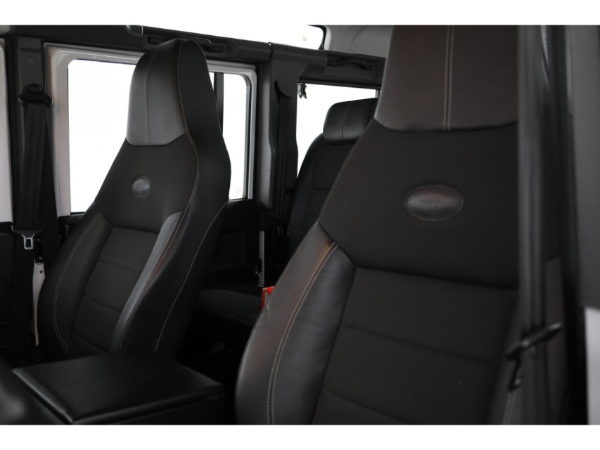 
Land Rover Defender 2.2 TD4110 SW SE vol									