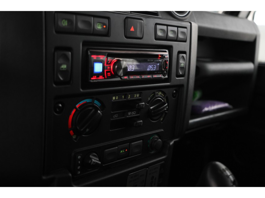 
Land Rover Defender 2.2 TD4110 SW SE vol									