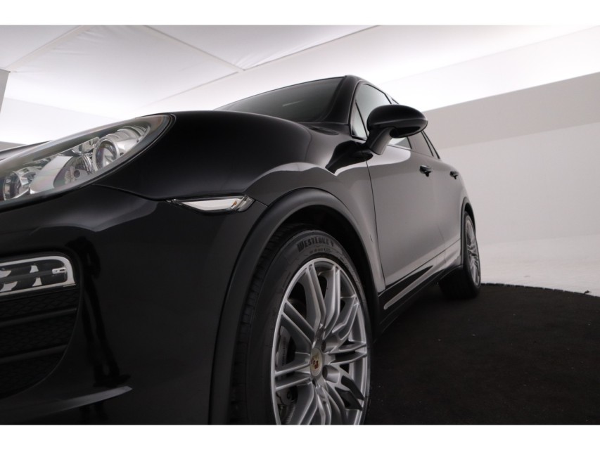 
								Porsche Cayenne 4.8 S – vol									