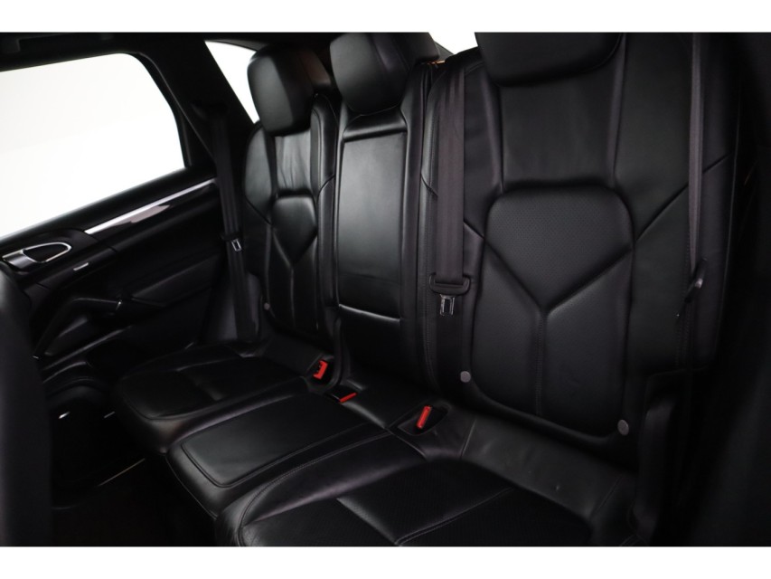 
								Porsche Cayenne 4.8 S – vol									
