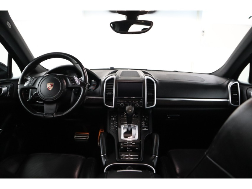 
								Porsche Cayenne 4.8 S – vol									