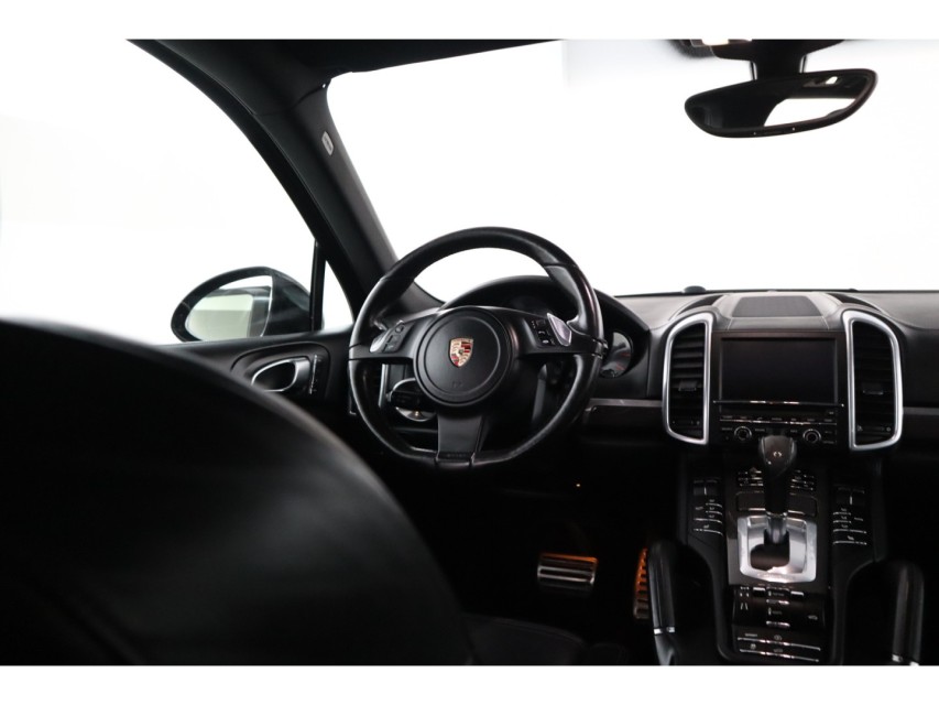 
								Porsche Cayenne 4.8 S – vol									