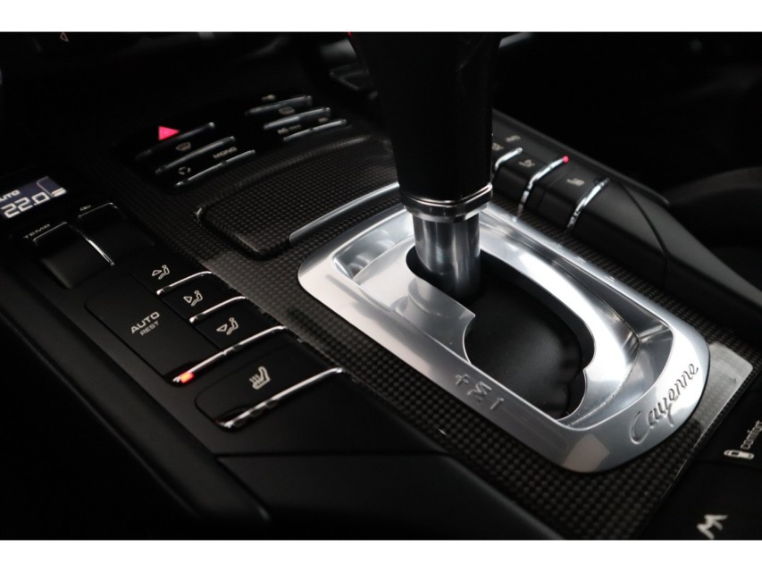 
								Porsche Cayenne 4.8 S – vol									