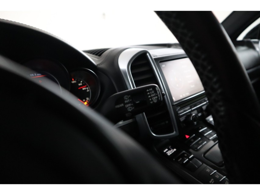 
								Porsche Cayenne 4.8 S – vol									