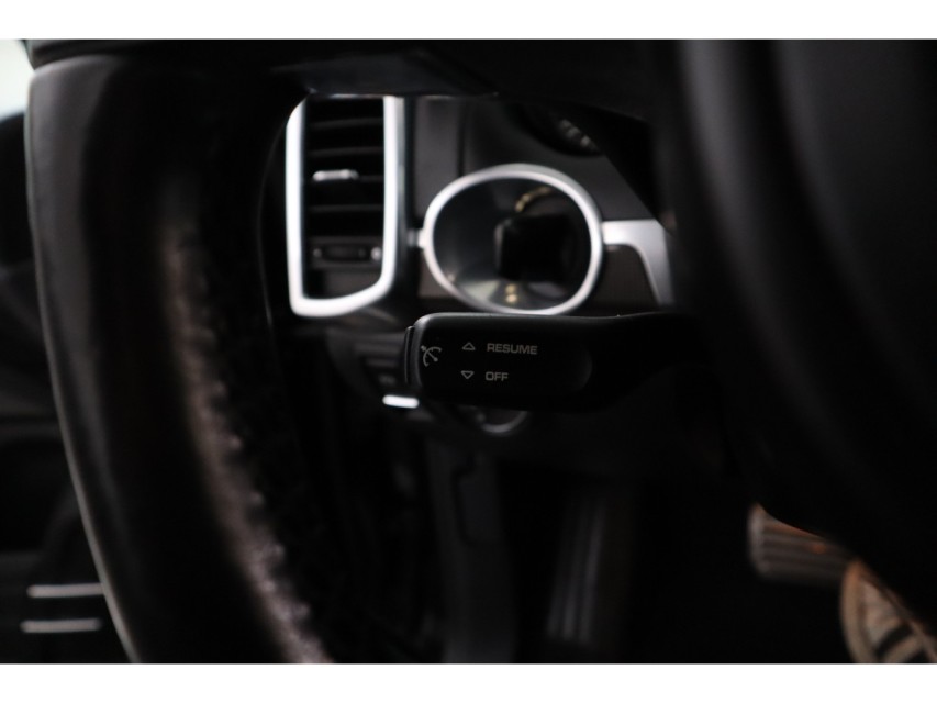 
								Porsche Cayenne 4.8 S – vol									