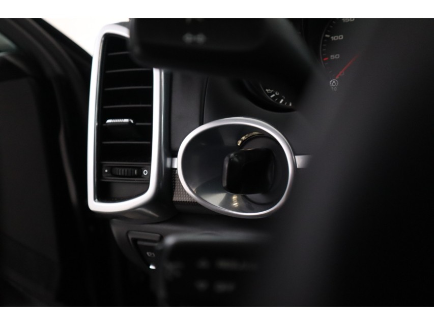 
								Porsche Cayenne 4.8 S – vol									