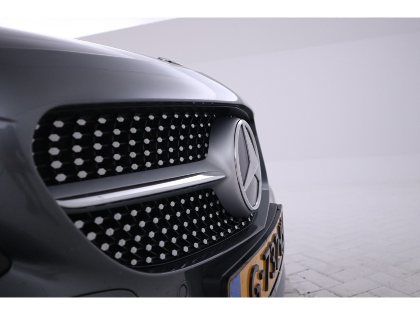 
Mercedes-Benz C-Klasse 180 Premium Pack vol									