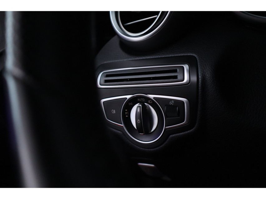 
Mercedes-Benz C-Klasse 180 Premium Pack vol									