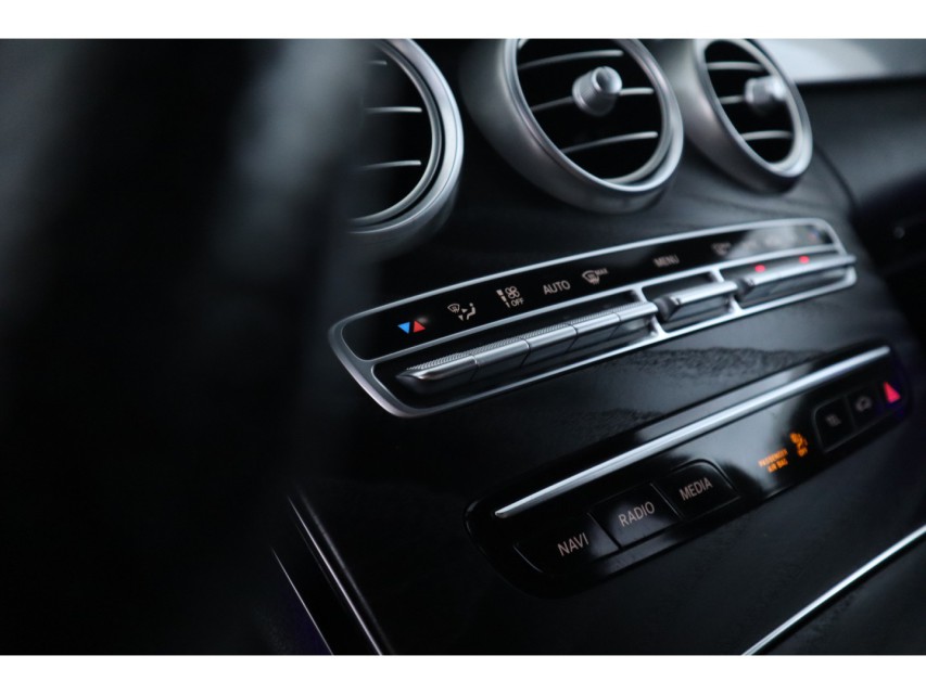 
Mercedes-Benz C-Klasse 180 Premium Pack vol									