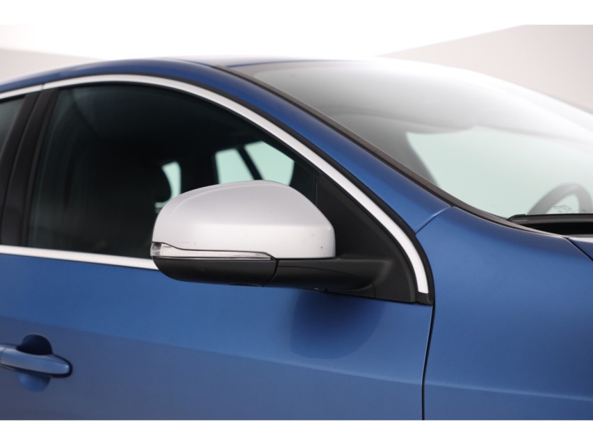 
								Volvo V60 2.0 T4 R-Design vol									