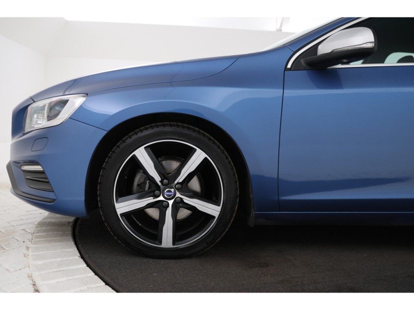
								Volvo V60 2.0 T4 R-Design vol									