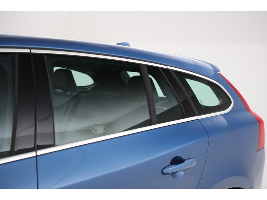 
								Volvo V60 2.0 T4 R-Design vol									