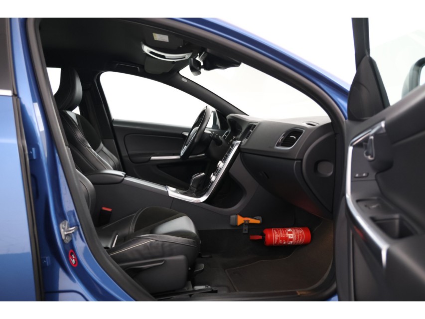 
								Volvo V60 2.0 T4 R-Design vol									