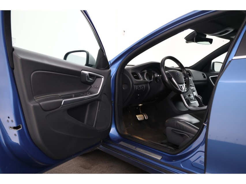 
								Volvo V60 2.0 T4 R-Design vol									