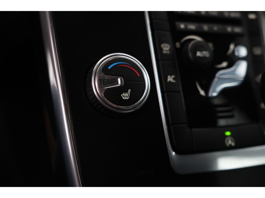 
								Volvo V60 2.0 T4 R-Design vol									