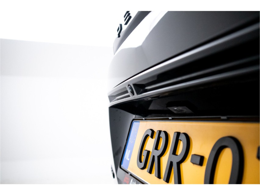 
								Peugeot 2008 1.2 PureTech 100 Allure vol									