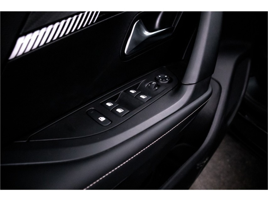 
								Peugeot 2008 1.2 PureTech 100 Allure vol									