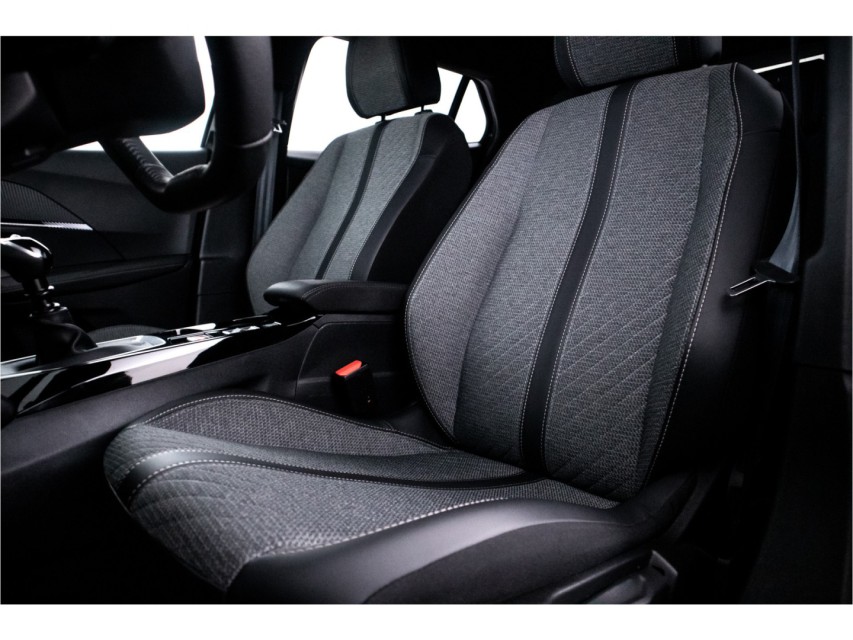 
								Peugeot 2008 1.2 PureTech 100 Allure vol									