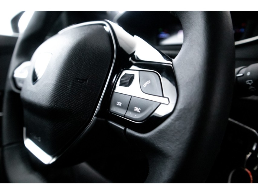 
								Peugeot 2008 1.2 PureTech 100 Allure vol									