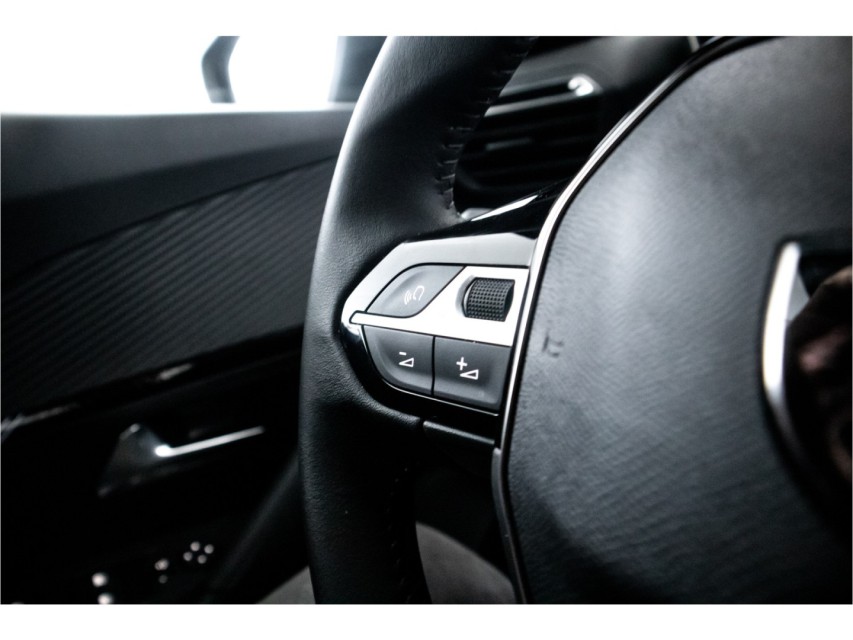 
								Peugeot 2008 1.2 PureTech 100 Allure vol									