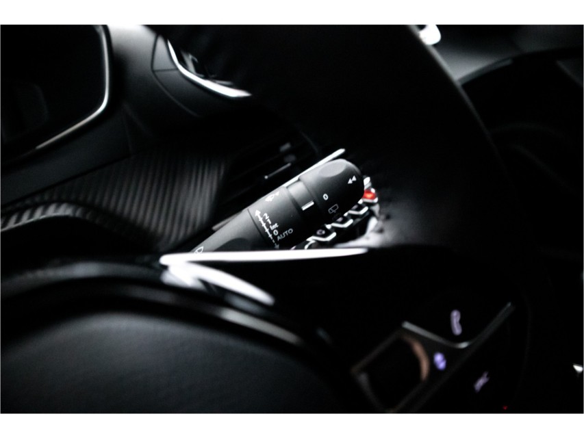 
								Peugeot 2008 1.2 PureTech 100 Allure vol									