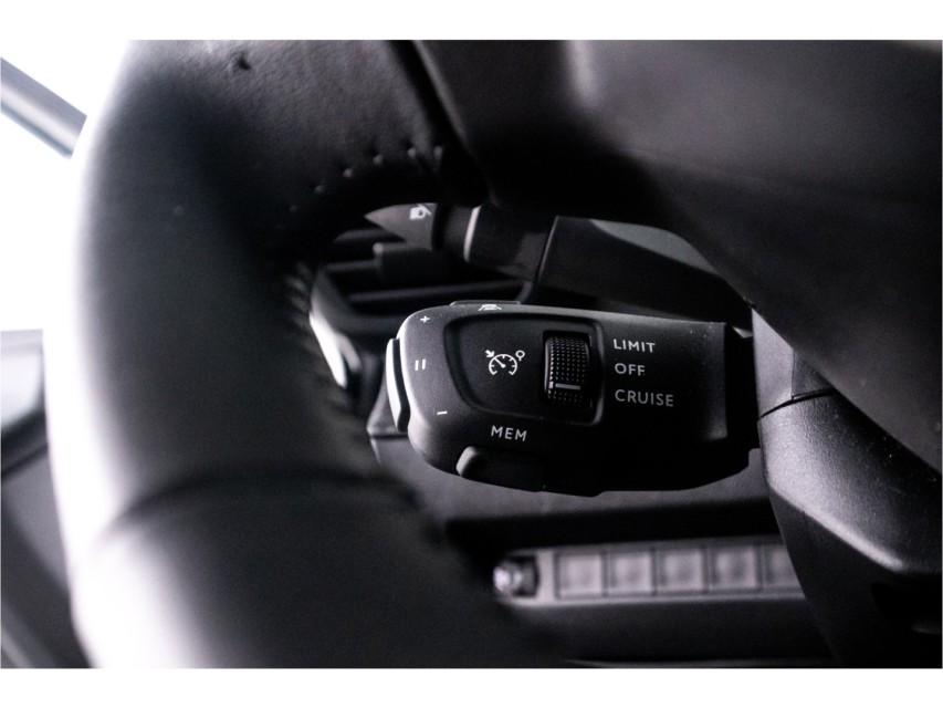 
								Peugeot 2008 1.2 PureTech 100 Allure vol									