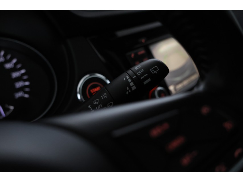 
Nissan QASHQAI 1.2 N-Vision vol									