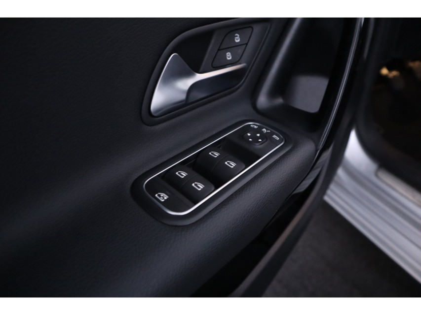 
								Mercedes-Benz A-Klasse 160 Business Solution vol									
