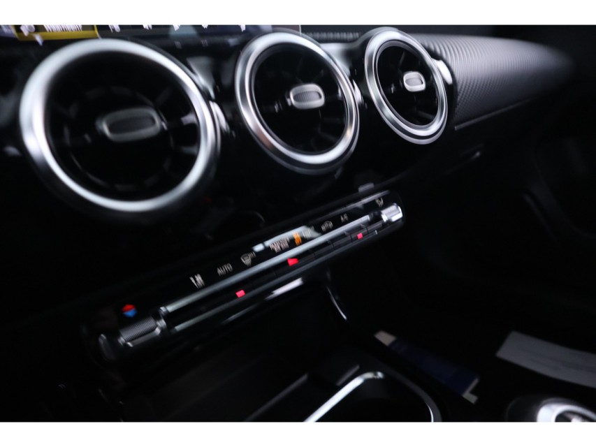 
								Mercedes-Benz A-Klasse 160 Business Solution vol									