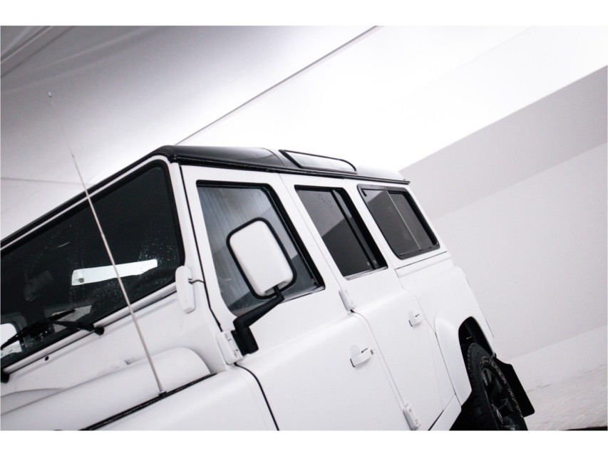 
								Land Rover Defender 2.4 TD 110 SW S vol									