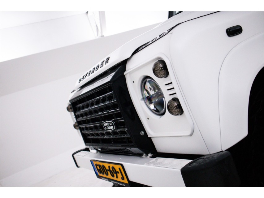 
								Land Rover Defender 2.4 TD 110 SW S vol									