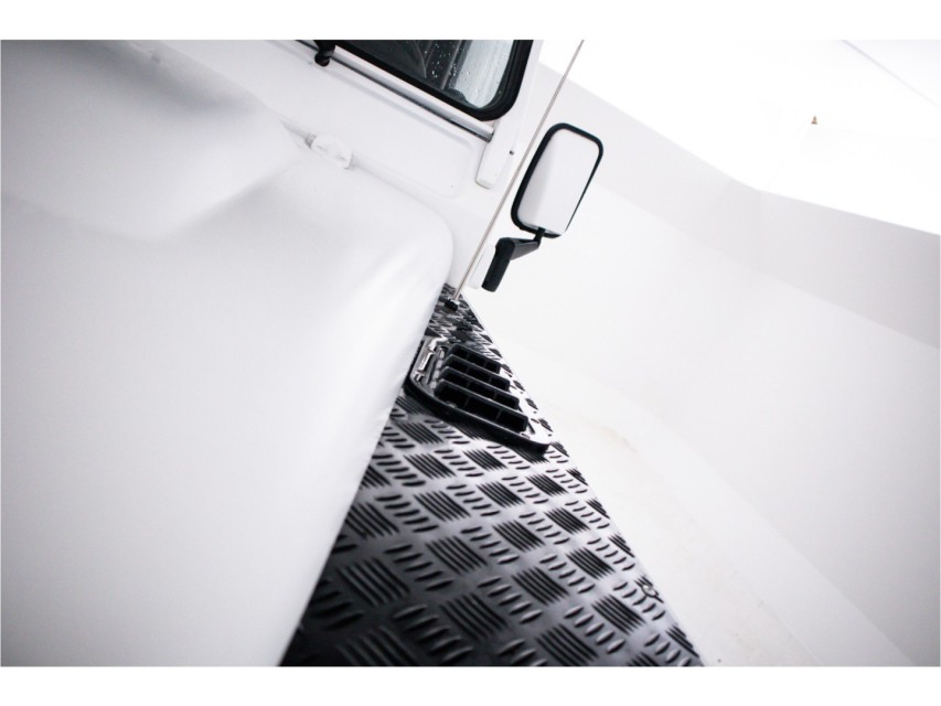 
								Land Rover Defender 2.4 TD 110 SW S vol									