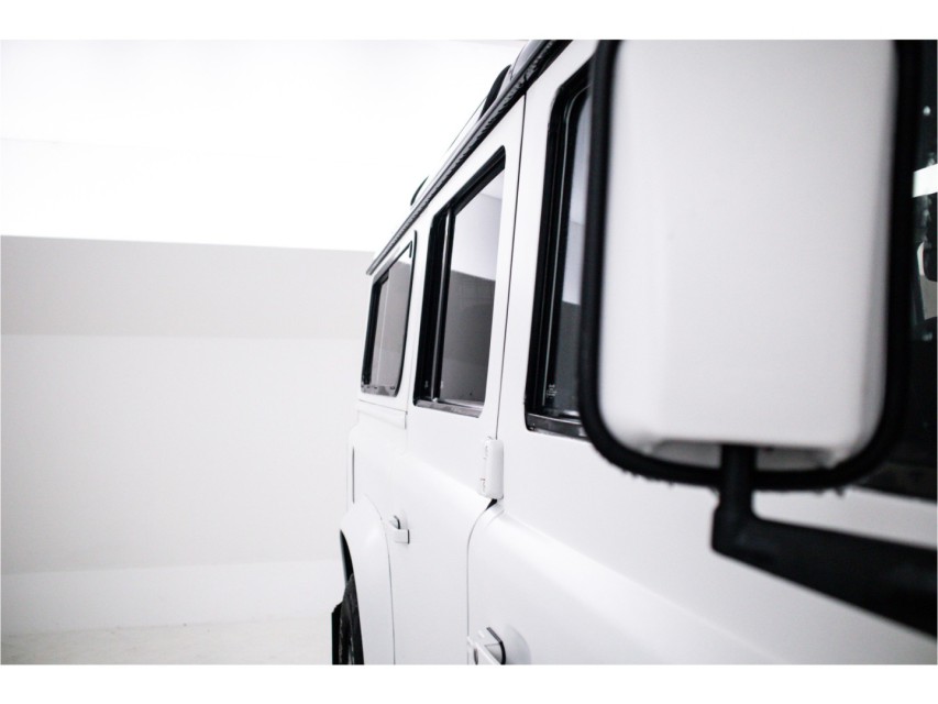 
								Land Rover Defender 2.4 TD 110 SW S vol									