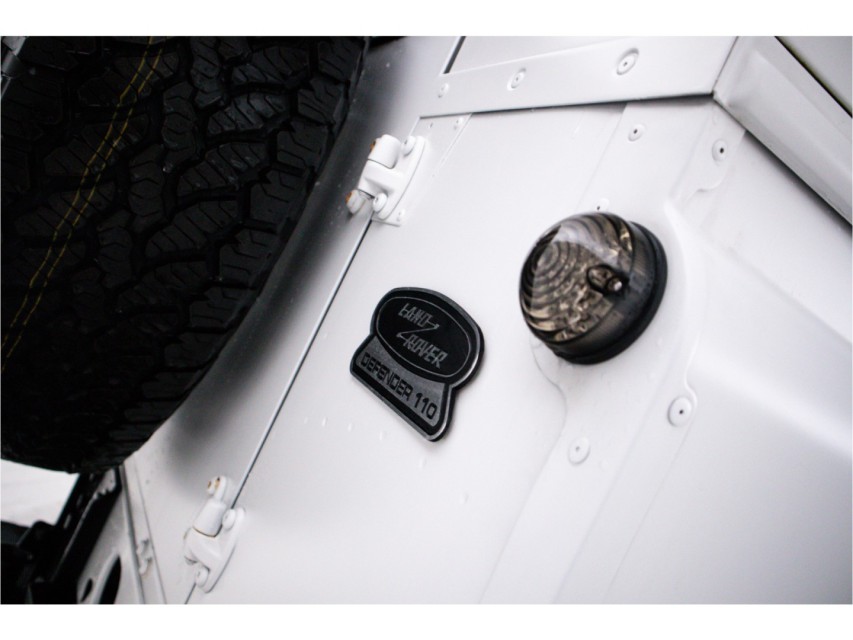 
								Land Rover Defender 2.4 TD 110 SW S vol									