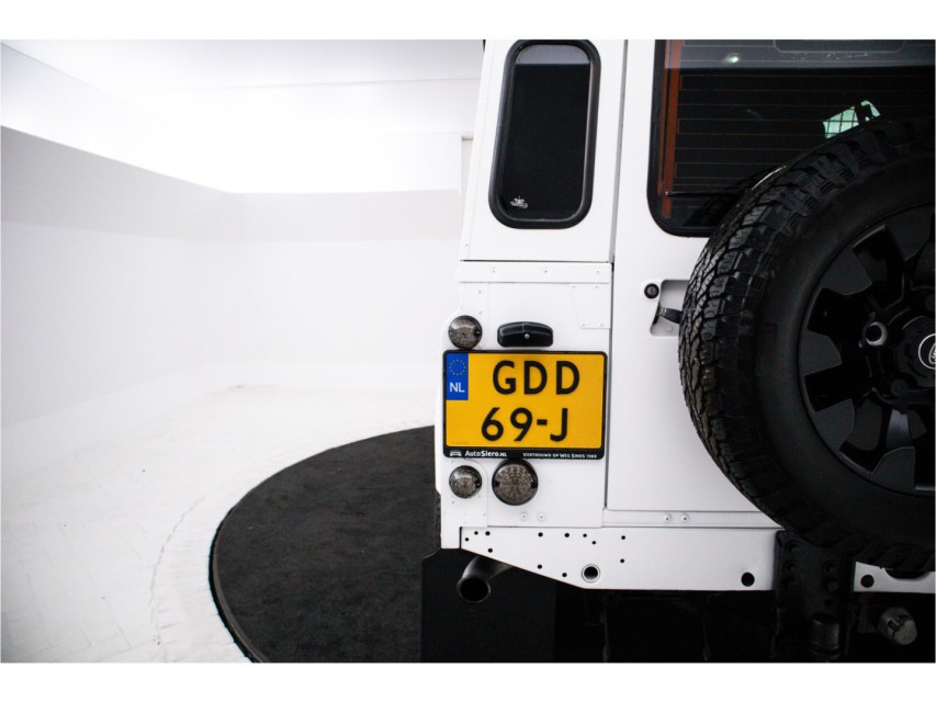 
								Land Rover Defender 2.4 TD 110 SW S vol									