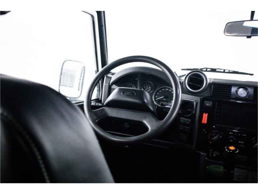 
								Land Rover Defender 2.4 TD 110 SW S vol									