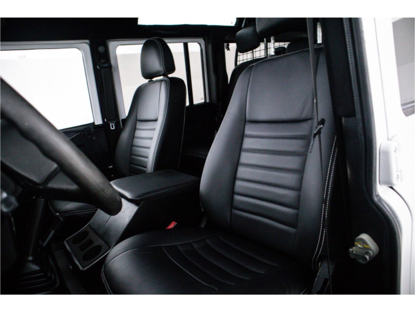 
								Land Rover Defender 2.4 TD 110 SW S vol									