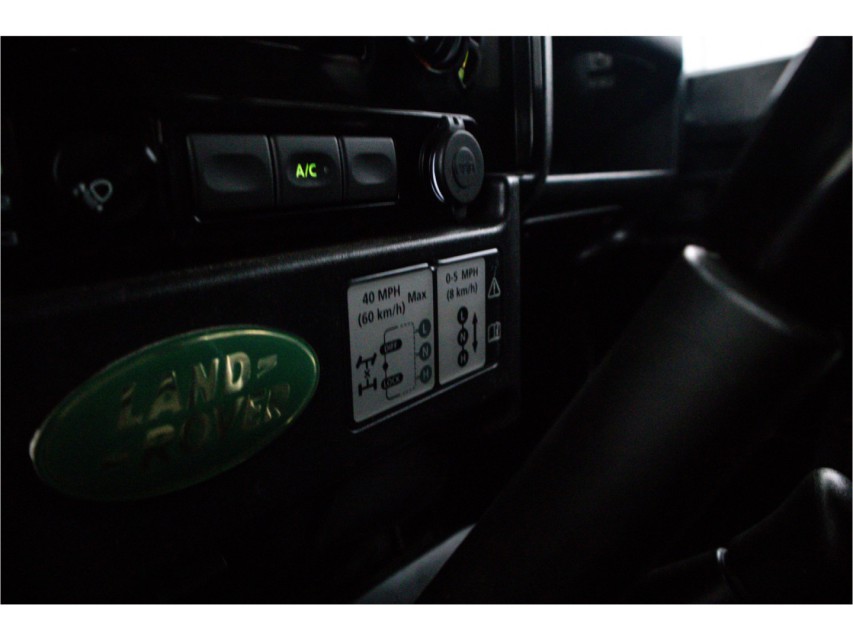 
								Land Rover Defender 2.4 TD 110 SW S vol									