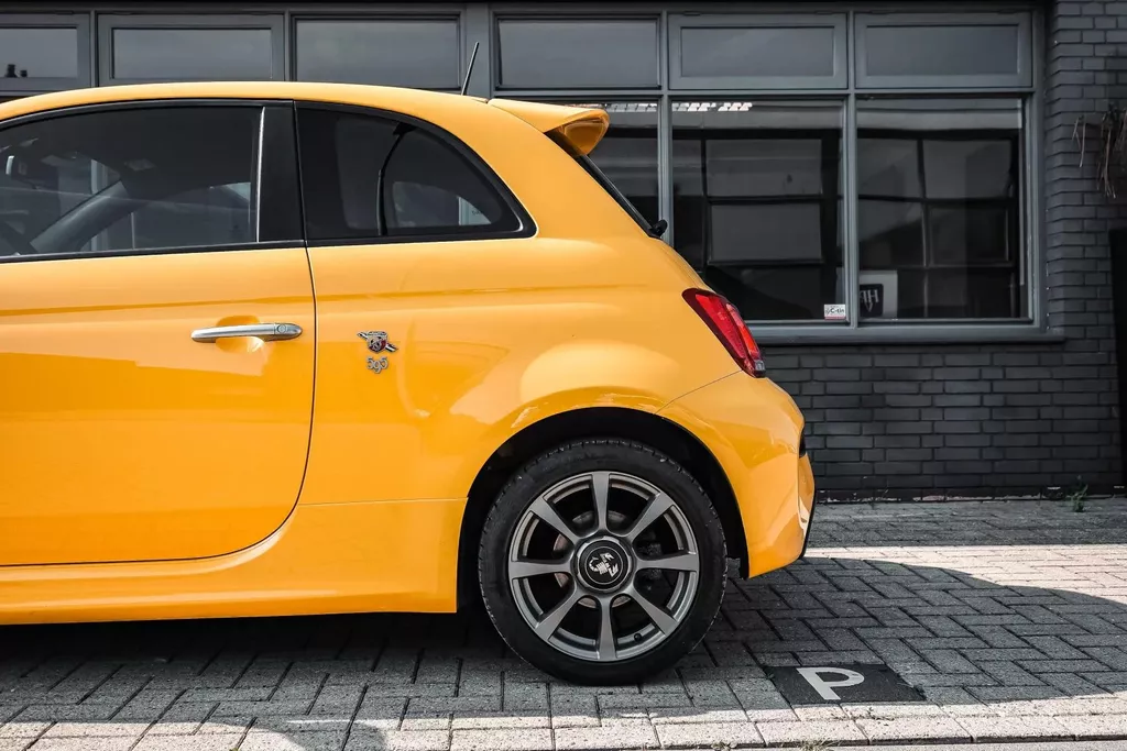 
								Abarth 595 1.4 T-Jet Abarth 595 vol									
