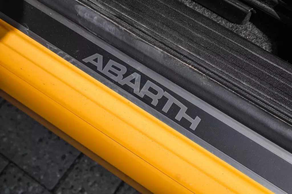 
								Abarth 595 1.4 T-Jet Abarth 595 vol									