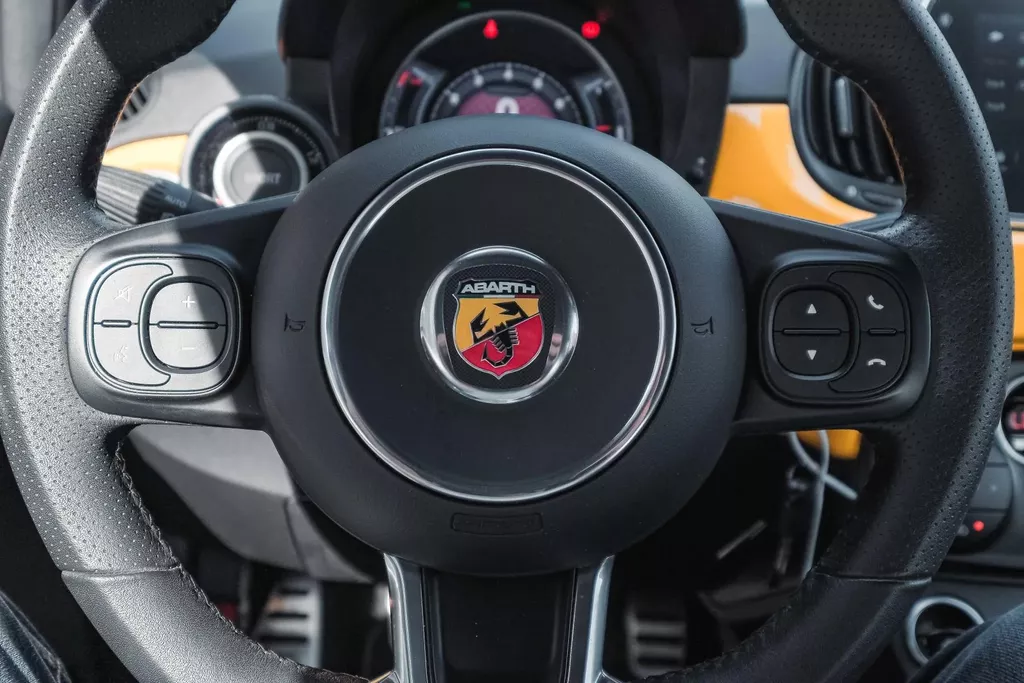 
								Abarth 595 1.4 T-Jet Abarth 595 vol									