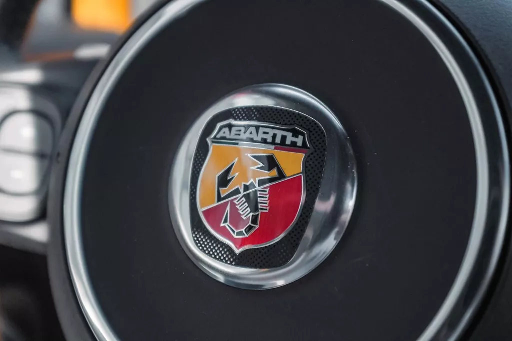 
								Abarth 595 1.4 T-Jet Abarth 595 vol									