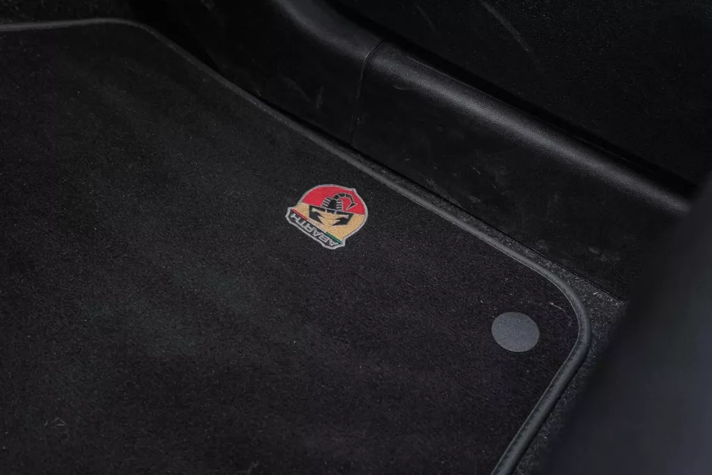 
								Abarth 595 1.4 T-Jet Abarth 595 vol									