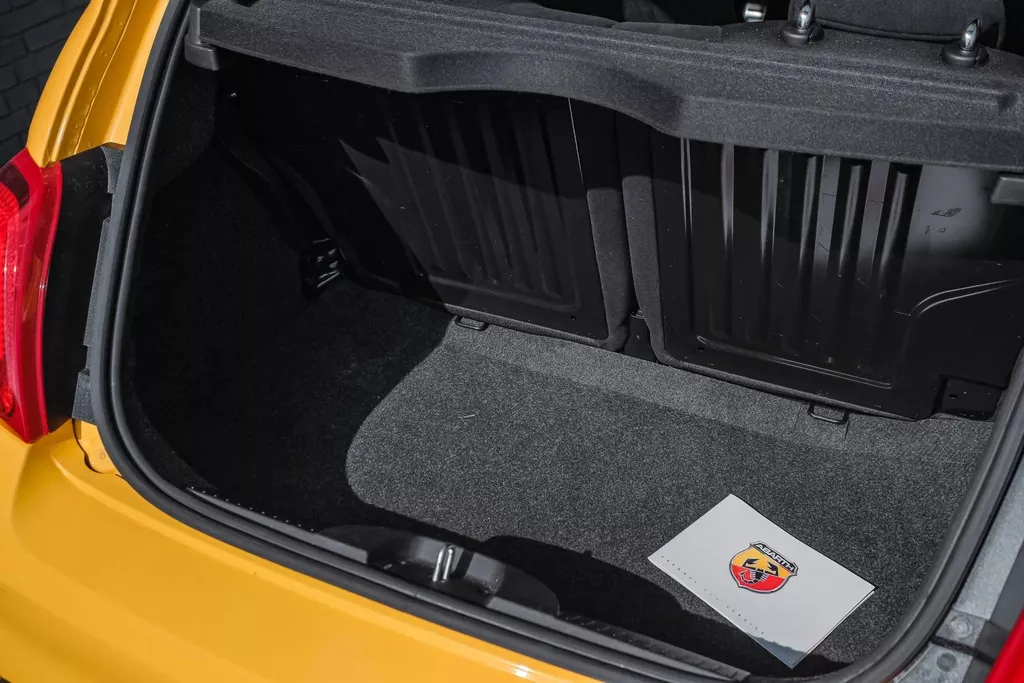 
								Abarth 595 1.4 T-Jet Abarth 595 vol									