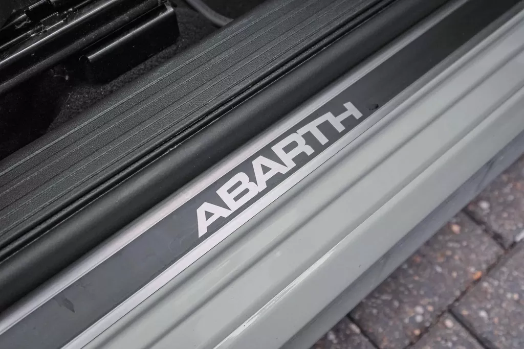 
								Abarth 595C Cabrio1.4 T-Jet Abarth Turismo vol									