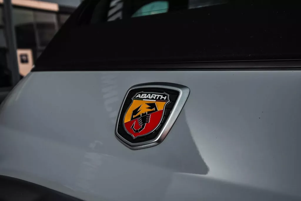 
								Abarth 595C Cabrio1.4 T-Jet Abarth Turismo vol									