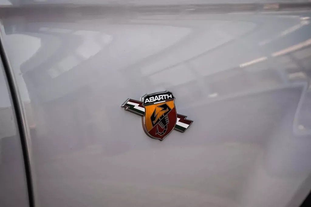 
								Abarth 595C Cabrio1.4 T-Jet Abarth Turismo vol									