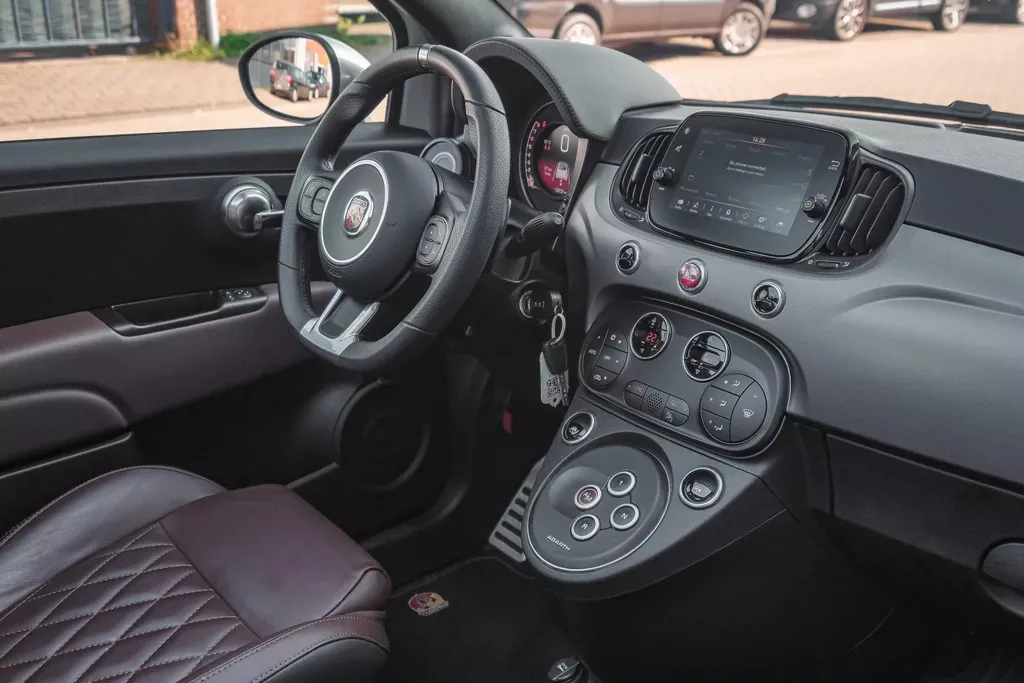 
								Abarth 595C Cabrio1.4 T-Jet Abarth Turismo vol									